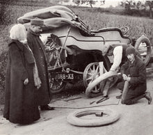 Laden Sie das Bild in den Galerie-Viewer, Au temps des automobilistes