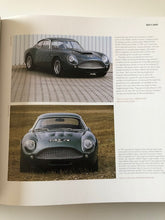 Laden Sie das Bild in den Galerie-Viewer, On Aston Martin