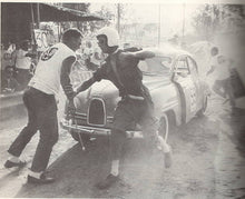 Laden Sie das Bild in den Galerie-Viewer, A Guide to American Sportscar Racing