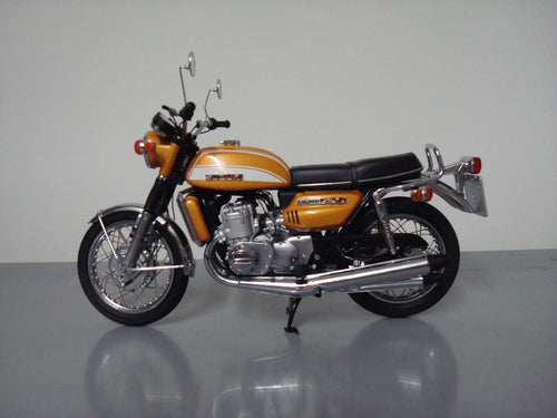 SUZUKI GT 750