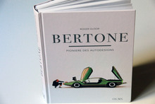 Laden Sie das Bild in den Galerie-Viewer, Bertone . Pioniere des Autodesigns
