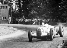 Laden Sie das Bild in den Galerie-Viewer, Auto Union in Action